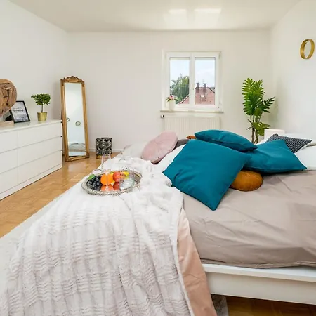 Helle 80m 3-zimmer Naehe Salzburg By Interhome Apartment Freilassing