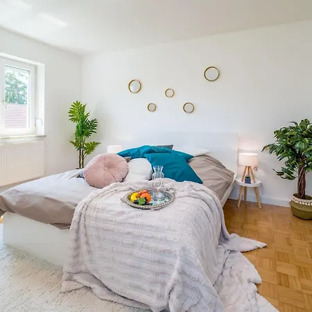 Helle 80m 3-zimmer Naehe Salzburg By Interhome Apartment