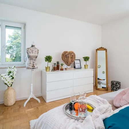 Apartment Helle 80m 3-zimmer Naehe Salzburg By Interhome *